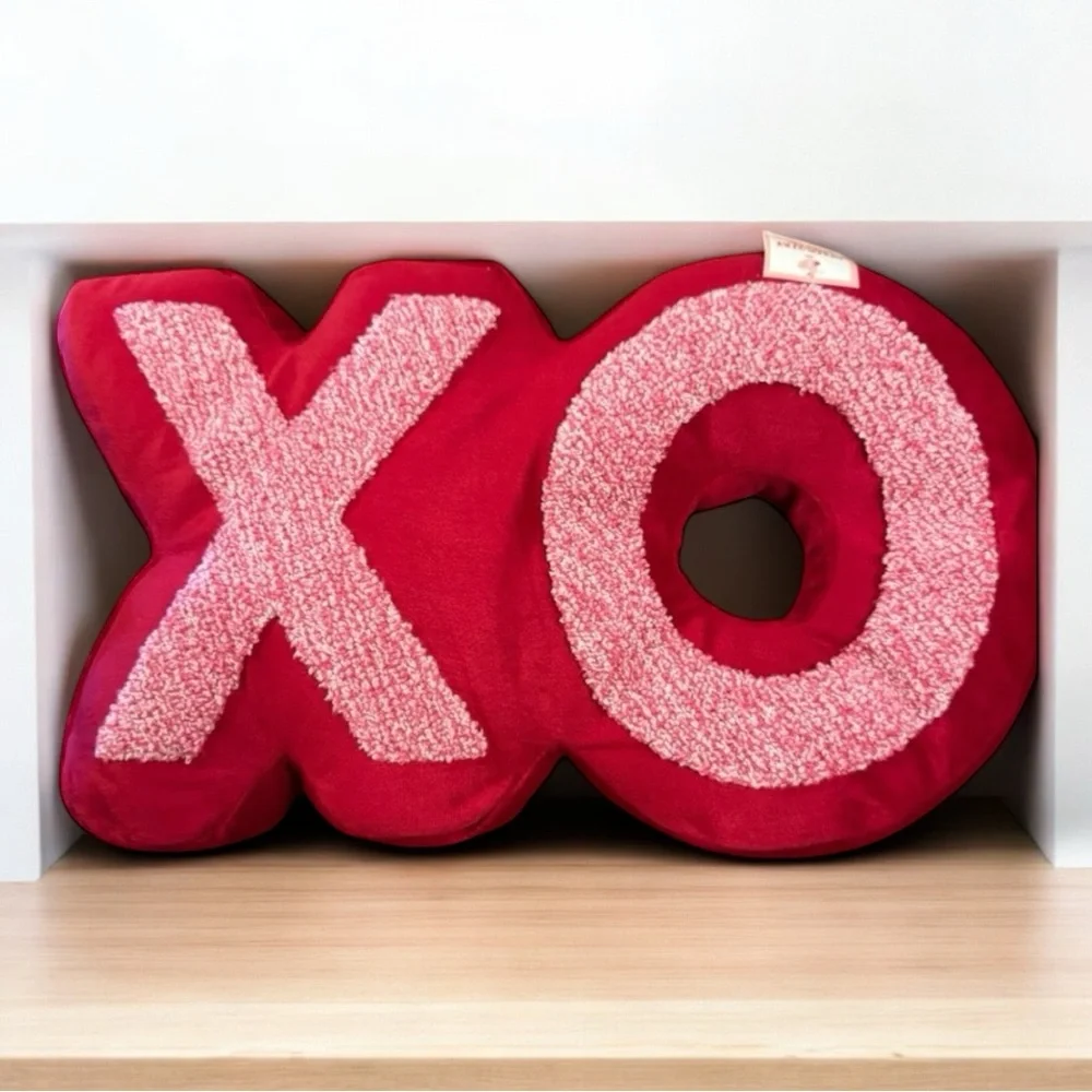 Target Bullseyes XO Valentines Pillow Decor ❤️